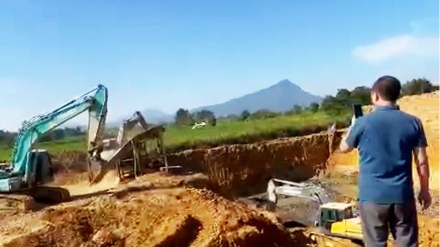 ນາຍົກ ອອກແຈ້ງການ ໃຫ້ຍຸຕິ ການຂຸດຄົ້ນ ແຮ່ຄໍາຕົກຂ້ອນ ໃນທົ່ວປະເທດ ນາຍົກ ອອກແຈ້ງການ ໃຫ້ຍຸຕິ ການຂຸດຄົ້ນ ແຮ່ຄໍາຕົກຂ້ອນ ໃນທົ່ວປະເທດ