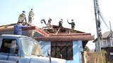 ປະຊາຊົນ ທີ່ໄດ້ຮັບຜົນກະທົບ ຈາກລະເບີດ ໃຊ້ເງິນຂອງຕົນເອງ ສ້ອມແປງເຮືອນທີ່ເພພັງ