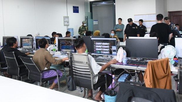ແກ໊ງຄອລເຊັນເຕີ້ຈີນ 267 ສູນ ໃນເຂດ 3 ຫຼ່ຽມຄໍາ ຖືກປາບປາມ ແກ໊ງຄອລເຊັນເຕີ້ຈີນ 267 ສູນ ໃນເຂດ 3 ຫຼ່ຽມຄໍາ ຖືກປາບປາມ