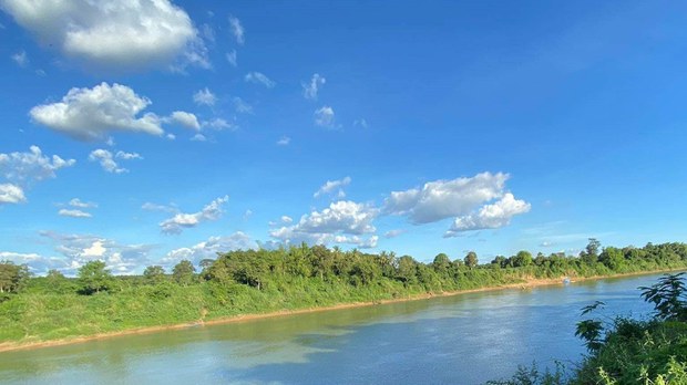 ນັກລົງທຶນຈີນ ຂໍສຳປະທານ ດິນ, ໜ້ານ້ຳ ຕາມສາຍນ້ຳງື່ມ ເຮັດການກະເສດ ນັກລົງທຶນຈີນ ຂໍສຳປະທານ ດິນ, ໜ້ານ້ຳ ຕາມສາຍນ້ຳງື່ມ ເຮັດການກະເສດ