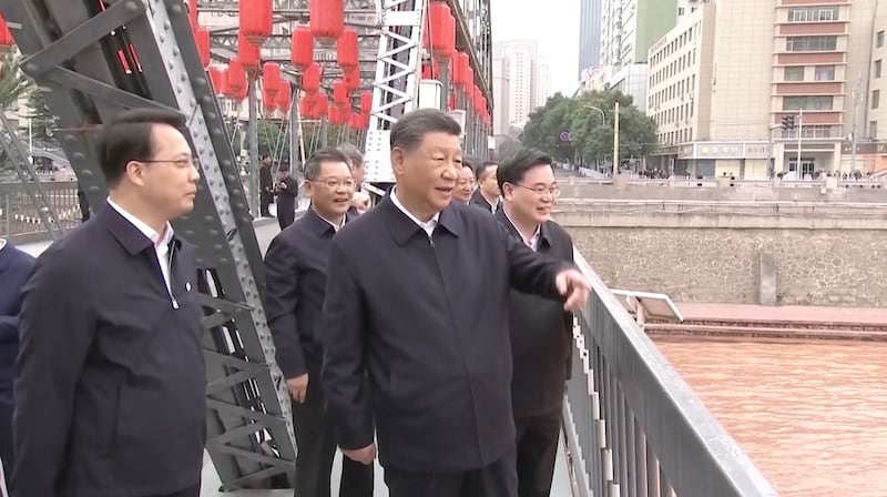 2024年9月11日,习近平来到黄河兰州中山桥段。(视频截图:AP/CCTV)