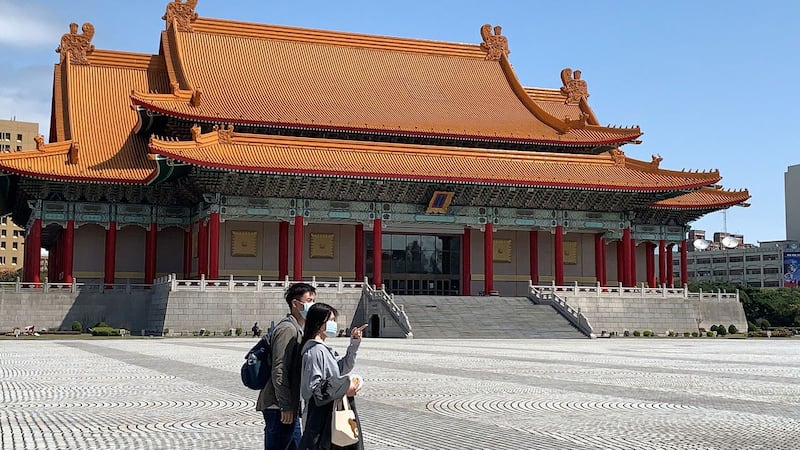 台湾国家音乐厅出现演奏家确诊引发议论，不过不少游客并不知情。（记者夏小华摄）