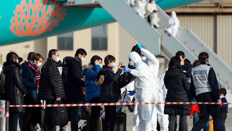 载有254名法国和欧洲公民的飞机从中国武汉出发,于2月2日降落在法国南部伊斯特尔(Istres)的一个空军基地。(法新社)