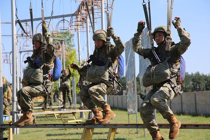 白俄罗斯国防部2024年7月9日发布的照片显示士兵在参加中国与白俄罗斯"雄鹰突击"联合军事演习(via REUTERS)