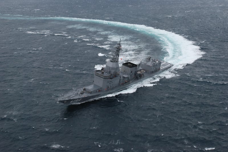 2023年夏天,海上自衛隊曾將電磁砲搭載到試驗艦「飛鳥號」(Asuka)上進行實驗。