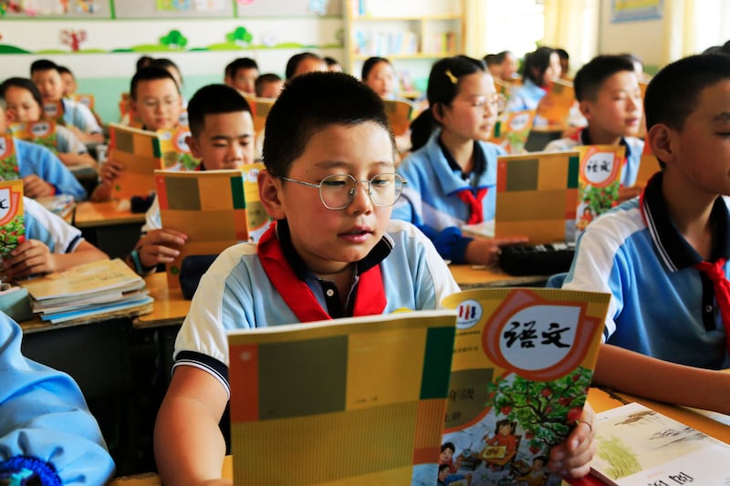 甘肃省张掖市一所小学 学生 上课