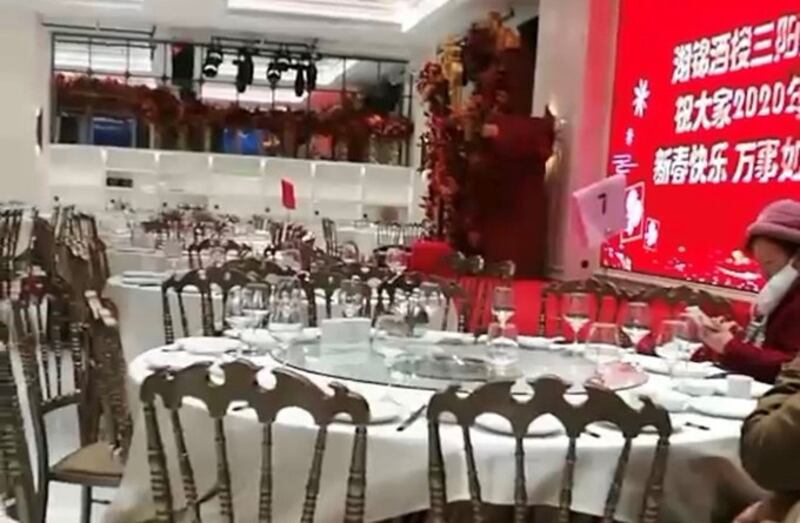 有市民预定的年夜饭无人光顾(志愿者提供/记者乔龙)