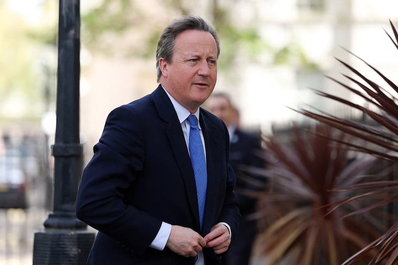 这份最新的《香港半年报告》,是卡梅伦(David Cameron)重返内阁、出任英国外相后首份香港报告。(路透社资料图片)