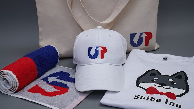 韩阵营“UP”系列商品热卖。(韩国瑜脸书)