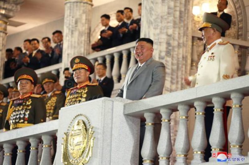 조선노동당 창건 75주년 경축 열병식 모습.
