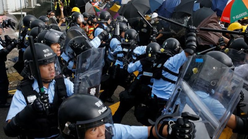 2019年7月1日香港举办回归庆典,期间逾千名示威者与警方爆发激烈冲突。(路透社)