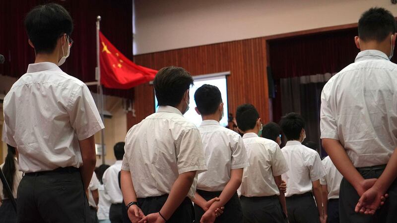 2021年4月15日,香港的一所中学举行的国家安全教育。 (美联社)