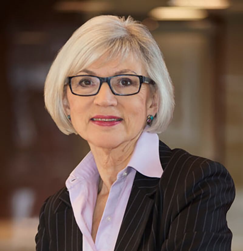 加国前首席大法官麦嘉琳(Beverley McLachlin)继续在香港终审法院担任非常任法官,遭到不少加拿大舆论批评。 (阿尔伯达大学官网)
