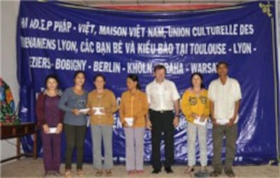 Giúp đỡ các phụ nữ ở đảo Lý Sơn. Photo Ho Cuong Quyet