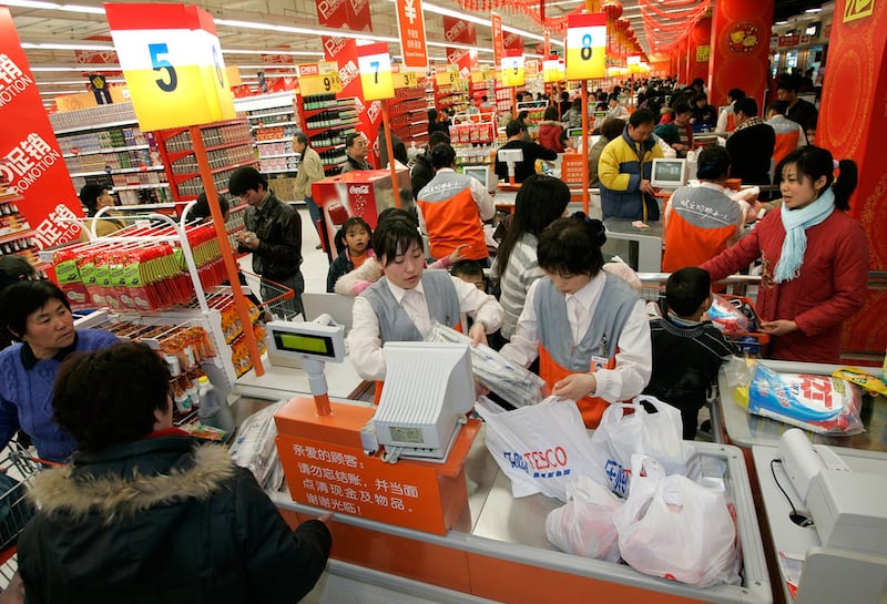 中国民间对家乐福撤出中国感到惋惜。网民认为将来提供安全食品的超市愈来愈少。图为北京一家乐福超市（资料图/路透社）