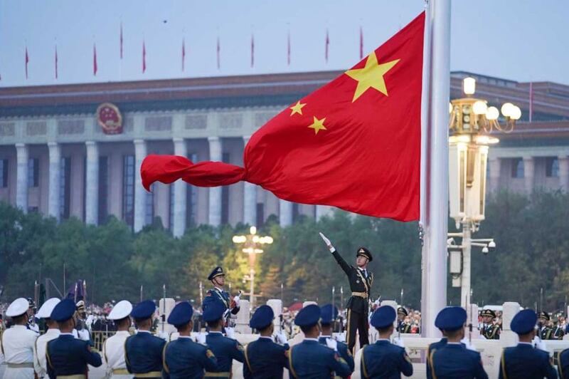 2022年10月1日,在北京天安门广场举行升国旗仪式,庆祝中华人民共和国成立73周年。记者盛雪说,围绕这类事件的骚扰会越来越多。(图源:美联社)