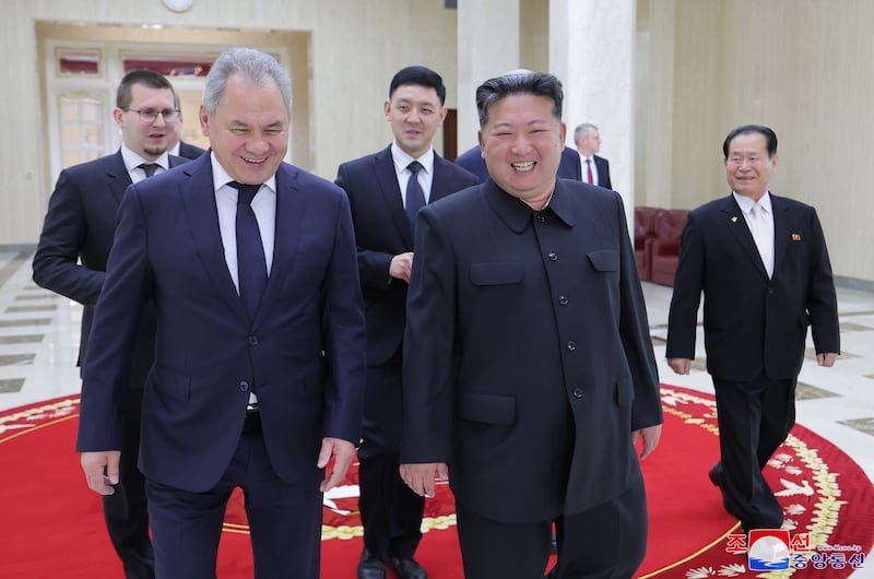 북한 김정은, 쇼이구 러 국가안보회의 서기 접견