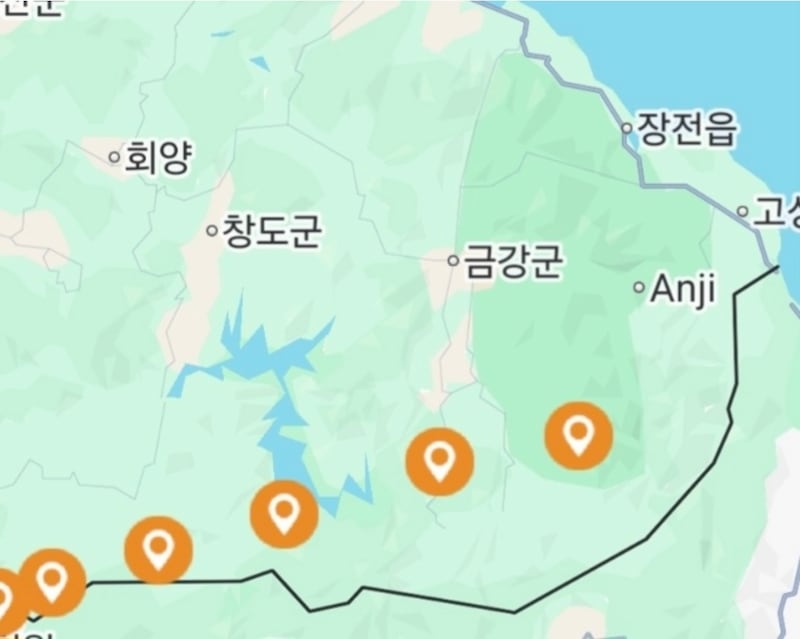 한국 납북자가족모임이 8일 밤 강원도 접경지역에서 날린 대북전단 풍선 GPS 신호를 추적한 이미지.