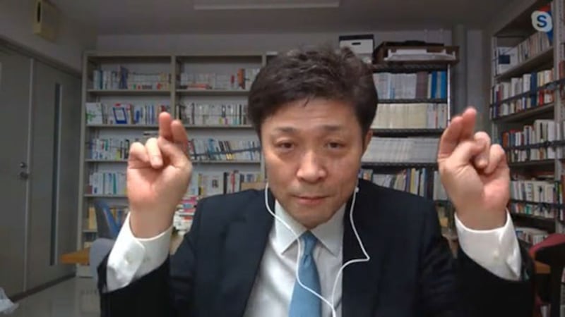 日本东京大学教授松田康博,15日录制自由亚洲电台“亚洲很想聊”节目。(RFA)