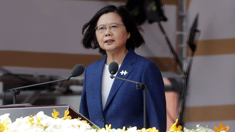 台湾总统蔡英文在今年双十庆典抛出“坚持中华民国与中华人民共和国互不隶属”,引发热议。(美聯社)