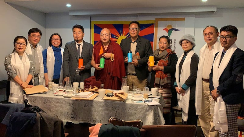 藏人行政中央议会包含前议长堪布索南滇培等4名现任国会议员到台湾观选,13日拜会友好西藏的台湾NGO组织和在台西藏人。(记者夏小华摄)