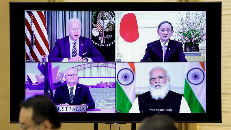 2021年3月12日,美国总统拜登与日本、印度和澳大利亚的领导人举行四方安全对话视频峰会。在会上讨论各项战略,对抗中国在印度-太平洋地区日益增长的影响力,包括一项应对北京咄咄逼人的疫苗外交的提议。(法新社图片)
