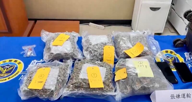 警方在張男行李中檢獲逾3公斤大麻花,估計市值600萬元新台幣。