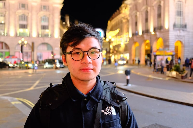 19岁的香港青年颜希然,现时正在英国寻求政治庇护,对修订表示欢迎。(颜希然提供)