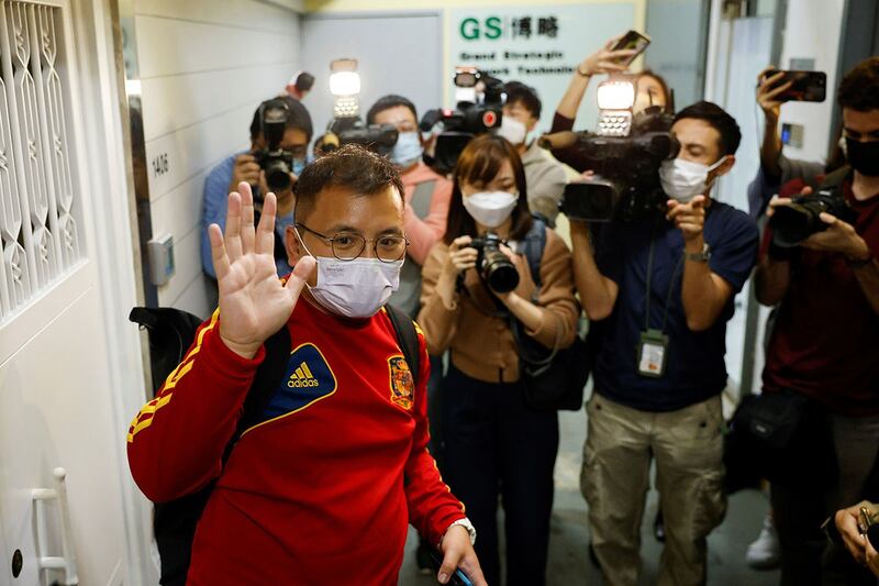 香港记者协会主席陈朗升,是前《立场新闻》副采访主任。 《立场新闻》停运后,他一度短暂失业,其后经同行介绍,加入由前《苹果日报》记者开设的网上媒体“Channel C HK”。 (路透社资料相片)