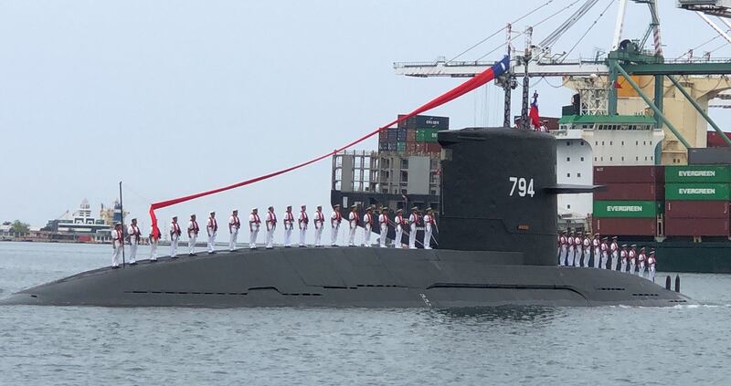 海虎军舰向蔡英文总统致敬。(记者夏小华摄)