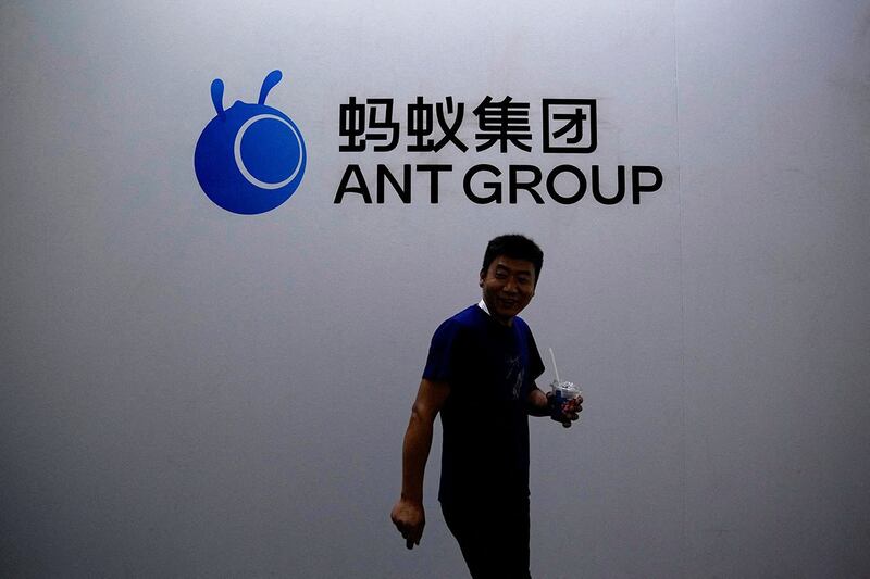 图为中国蚂蚁集团标志。中国监管当局自从2020年11月叫停蚂蚁集团在港上市, 随后即掀起"反垄断"风暴,对大型电商平台和科技巨头连出重拳,令这些企业市值损失上万亿。(路透社图片)