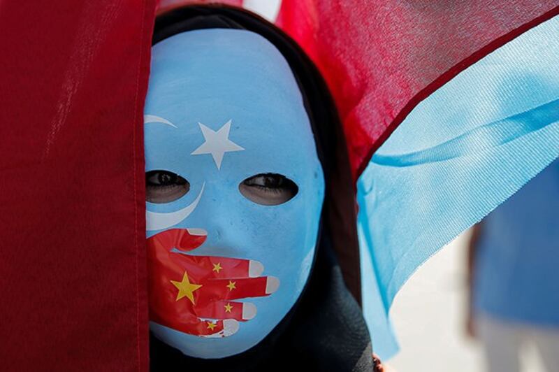 2019年10月1日,维吾尔族示威者在土耳其伊斯坦布尔抗议中国政府的新疆政策。(路透社)