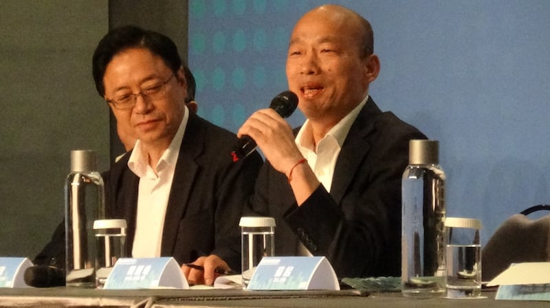 被问到是否接受被称为“台湾特朗普”?韩国瑜开口笑答:“我至今只有一个老婆。”(记者夏小华摄)