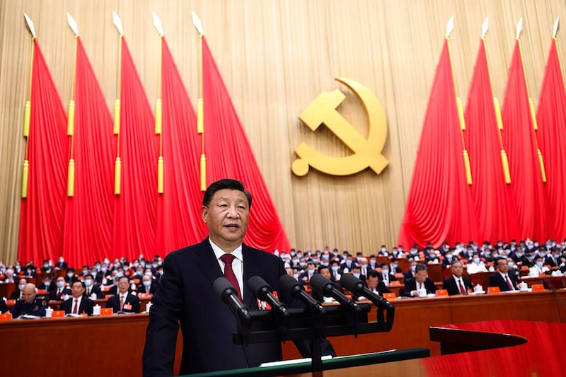2022 年 10 月 16 日,习近平在中共二十大开幕式上发表讲话。(美联社)