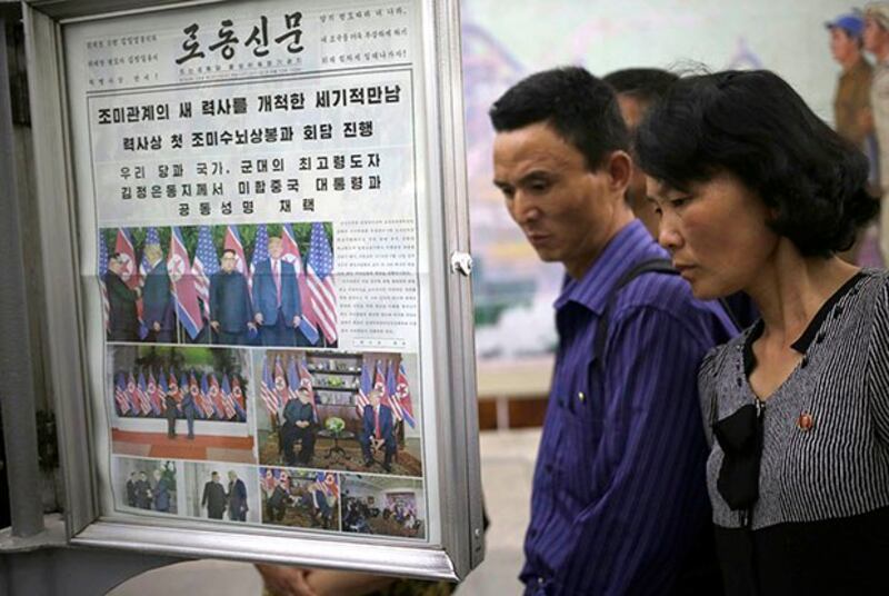 newspaper-readers.jpeg
