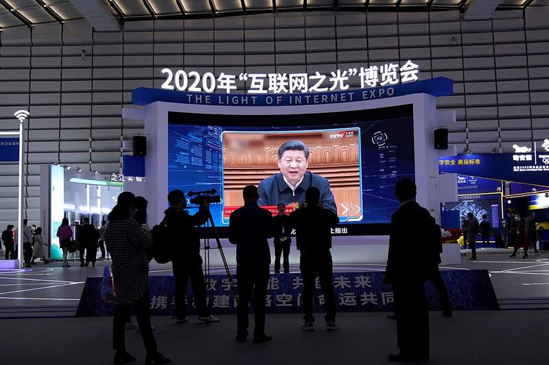 2020 年 11 月 23 日,中国浙江省乌镇举行第六届世界互联网大会(WIC)期间,屏幕上显示了中国国家主席习近平。(路透社)