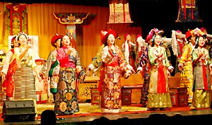 བོད་གཞུང་ཟློས་སྒར་དབུ་བརྙེས་ནས་མི་ལོ་ལྔ་བཅུ་འཁོར་བ། བོད་གཞུང་ཟློས་སྒར་དབུ་བརྙེས་ནས་མི་ལོ་ལྔ་བཅུ་འཁོར་བ།