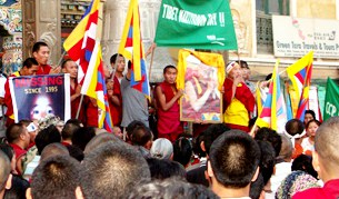 བལ་ཡུལ་དུ་མར་མེ་ཁྲོམ་སྐོར། བལ་ཡུལ་དུ་མར་མེ་ཁྲོམ་སྐོར།