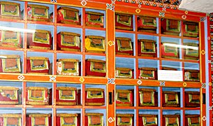 འབྲུག་རྒྱལ་ཡོངས་དཔེ་མཛོད་ཁང༌གི་ངོ་སྤྲོད། འབྲུག་རྒྱལ་ཡོངས་དཔེ་མཛོད་ཁང༌གི་ངོ་སྤྲོད།