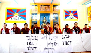 གོམ་བགྲོད་པས་གསར་འགོད་གསལ་བསྒྲགས་སྤེལ་བ། གོམ་བགྲོད་པས་གསར་འགོད་གསལ་བསྒྲགས་སྤེལ་བ།