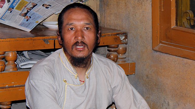 གླིང་ཚ་ཚེ་བརྟན་རྡོ་རྗེ་སྐོར་གསལ་བཤད།