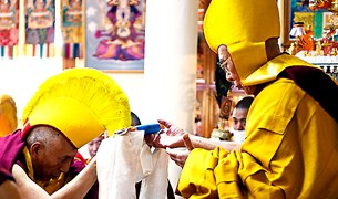༸གོང་ས་མཆོག་ལ་བརྟན་བཞུགས་བསྟར་འབུལ། ༸གོང་ས་མཆོག་ལ་བརྟན་བཞུགས་བསྟར་འབུལ།