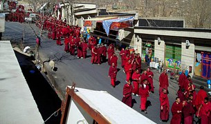 བཙོན་ཁང་ནང་མྱོང་བའི་སྡུག་བསྔལ། བཙོན་ཁང་ནང་མྱོང་བའི་སྡུག་བསྔལ།