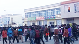 རེབ་གོང་དུ་བོད་མི་བཞི་འཛིན་བཟུང༌།