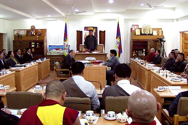 དབུ་མའི་ལམ་གྱི་ཐོག་ནས་བོད་ཀྱི་བདེན་མཐའ་གསལ་རེད་ཅེས་བཀའ་ཕེབས་ཡོད་པ། དབུ་མའི་ལམ་གྱི་ཐོག་ནས་བོད་ཀྱི་བདེན་མཐའ་གསལ་རེད་ཅེས་བཀའ་ཕེབས་ཡོད་པ།