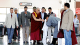 ༸གོང་ས་མཆོག་བཞུཊ་སྒར་དུ་ཞབས་སོར་འཁོད་པ།
