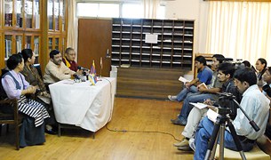 བཞུཊ་སྒར་དུ་ཇ་བེཌ་ར་ཇ་ནས་གསར་འགོད་ལྷན་ཚོགས། བཞུཊ་སྒར་དུ་ཇ་བེཌ་ར་ཇ་ནས་གསར་འགོད་ལྷན་ཚོགས།