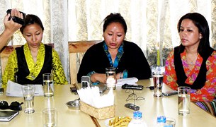 ཨ་རིའི་དཔོན་རིཊ་མའི་ཀལ་པོས་ནར་ལ་རེ་སྐུལ་ཞུ་སྙན། ཨ་རིའི་དཔོན་རིཊ་མའི་ཀལ་པོས་ནར་ལ་རེ་སྐུལ་ཞུ་སྙན།
