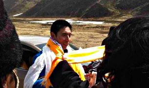 ལོ་དྲུག་གི་རྗེས་བཙན་གྲོལ་ཐོབ་ཡོད་པ། ལོ་དྲུག་གི་རྗེས་བཙན་གྲོལ་ཐོབ་ཡོད་པ།