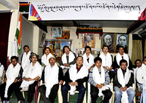 དགུ་བཅུ་གསུམ་ཚོགས་པའི་སྐབས་དྲུག་པའི་རྒྱུན་ལས་གསར་པ་དང་ཚོགས་གཙོ་བསྐོ་བཞག་གནང་གནང་ཡོད་པ།